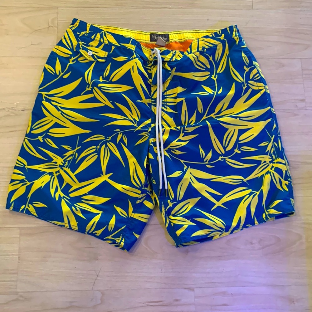Men’s swim shorts